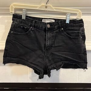 RSQ jean shorts. 9w29. Mid rise fray